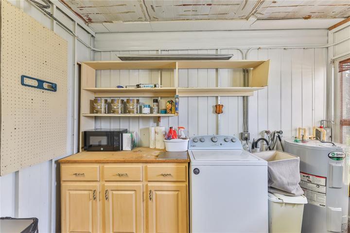 Shed/laundry room
