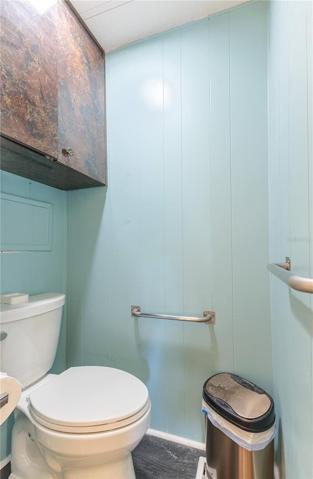 Master toilet seperate from sink and shower