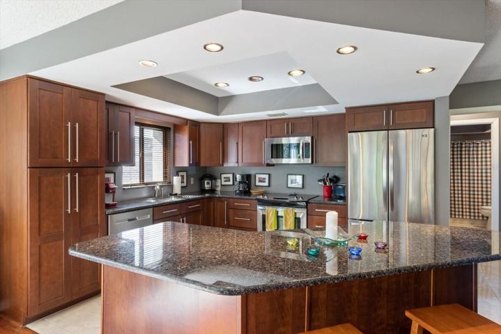 Updated kitchen w/ Drop Down Tray Ceiling