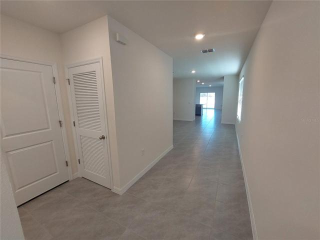 Entrance by laundry an garage