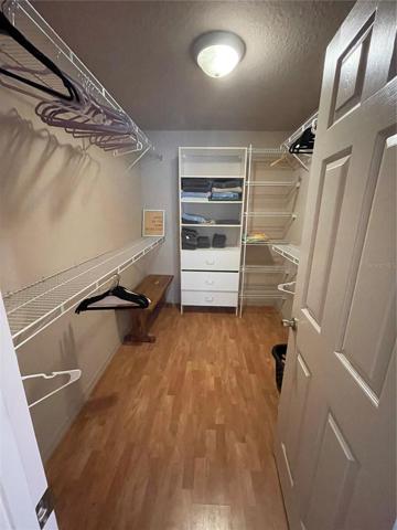 Large Master Bedroom Walk In Closet