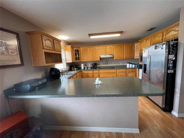 Spacious kitchen with Breakfast Bar