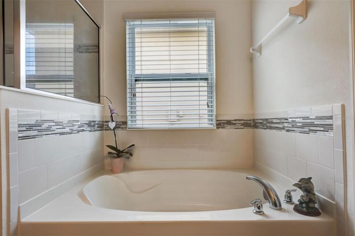 soaker tub