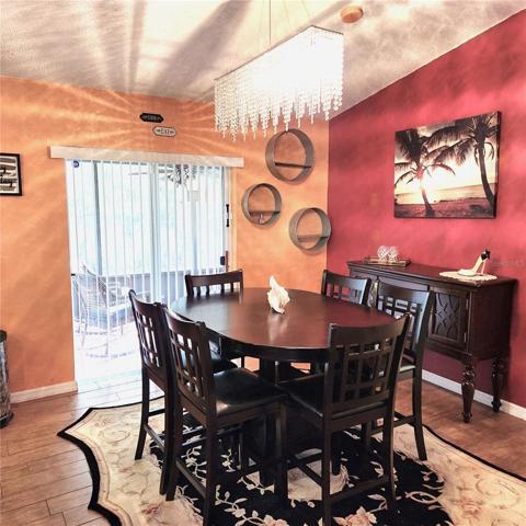 Dining Room w/slider to screened porch