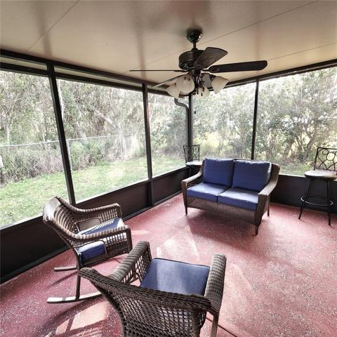 Screened Porch w/ceiling fan