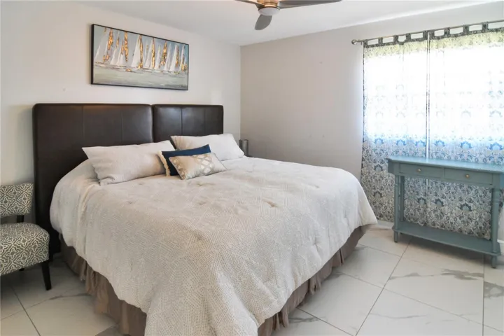Bedroom 3 with King or two twins