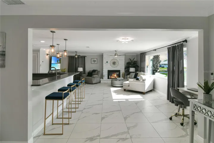 Entrance into living room and kitchen
