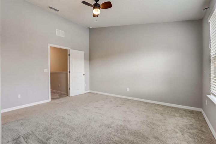 Spacious bedroom with en-suite bath