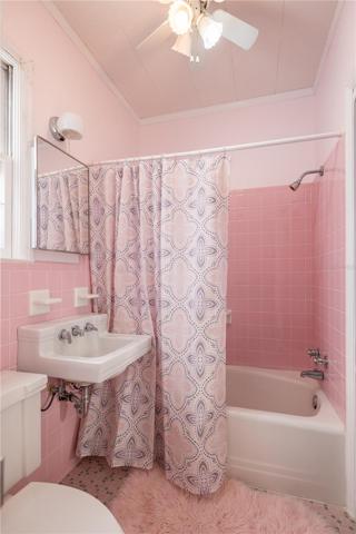 Hall full bathroom located upstairs