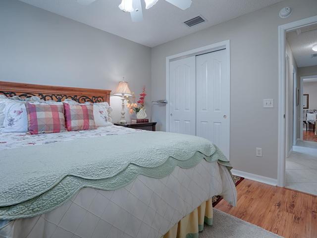 Ceiling fan with light kit
