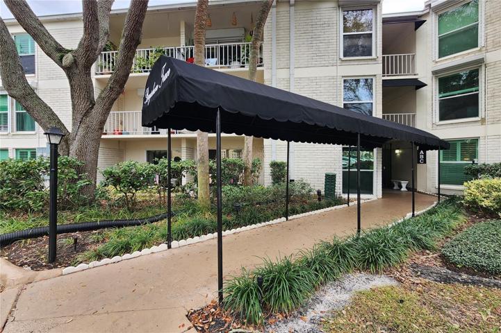 Bayshore Trace Building A Exterior gated entry