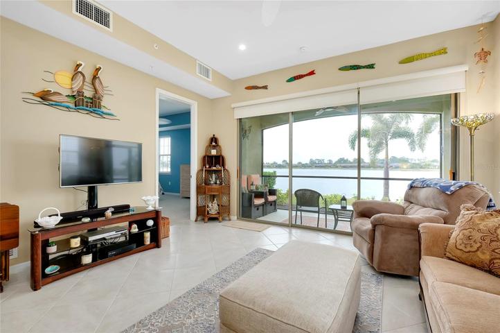 Living Room with full view of Pont