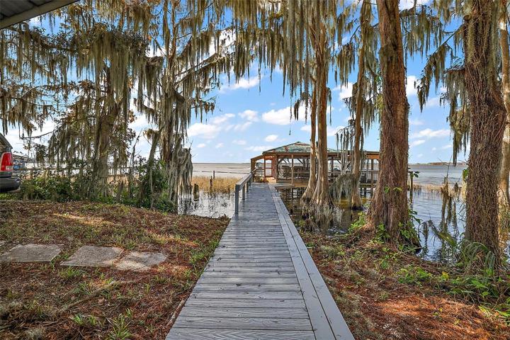 Boat dock walkway