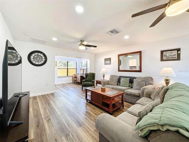 LIVING ROOM AREA