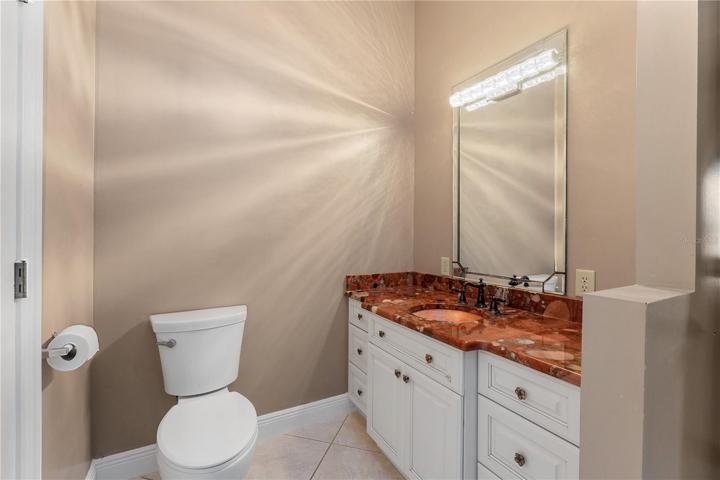 bedroom #2 & bedroom #3 jack-n-jill en suite bathroom