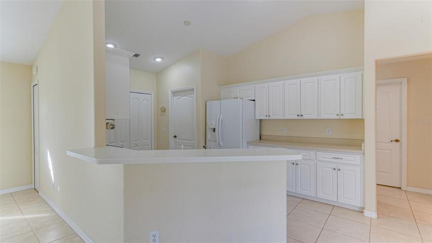 Spacious Kitchen with Breakfast Bar
