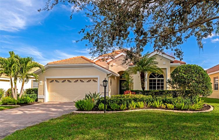 Landscape maint.-free, HOA 273/mo., no CDD.
