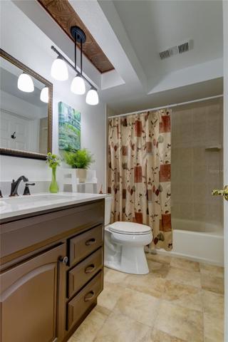 FULL Upstairs Bathroom (4.11' x 9.3)