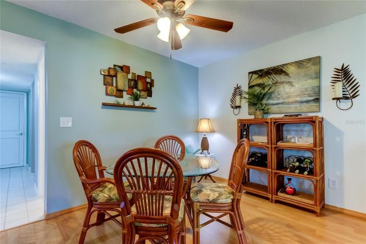 Dining Area (9' x 14.6') is Spacious!