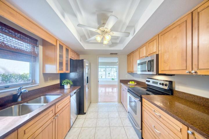 Efficient design with ample cabinet & counter space~