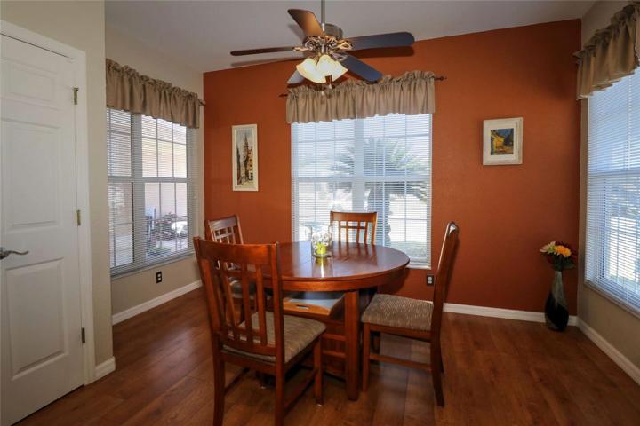 Light & bright breakfast nook