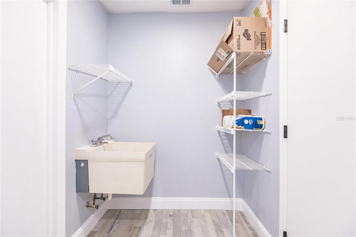 LAUNDRY ROOM