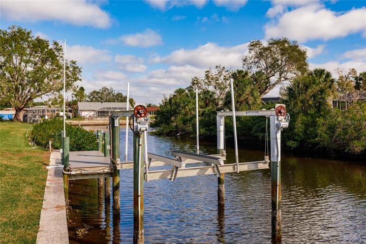 DOCK & BOAT LIFT