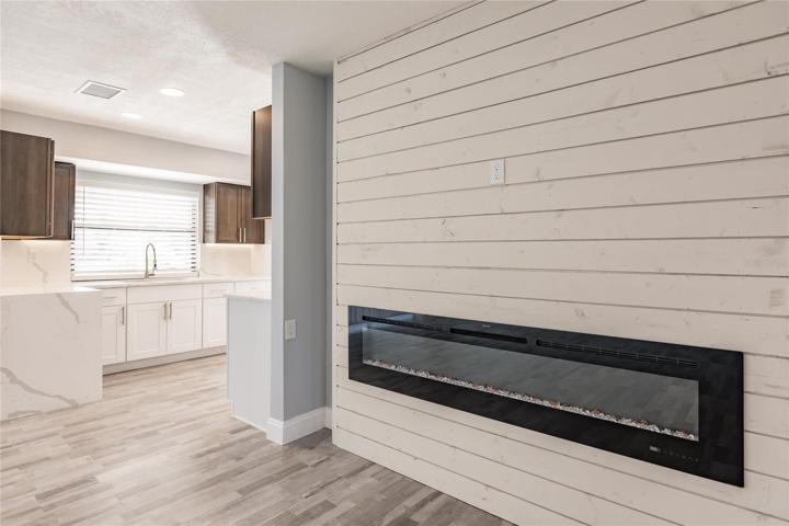 FIREPLACE IN GREAT ROOM