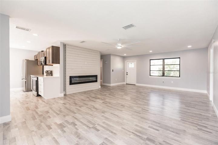 OPEN FLOOR PLAN