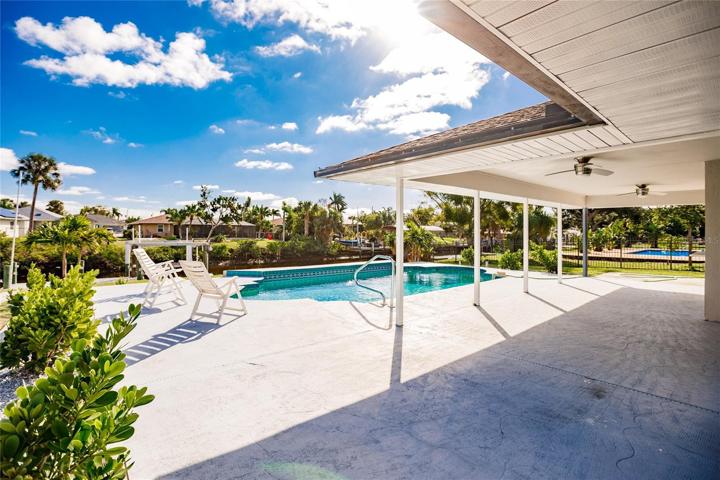 LANAI & POOL