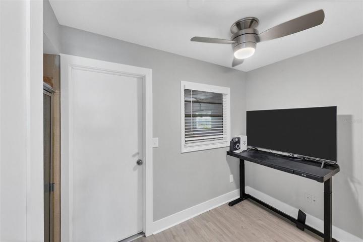 Bonus room with shower conveniently located off garage, perfect for cleaning up after a day on the boat or at the beach.