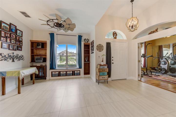 Beautiful & Open Foyer