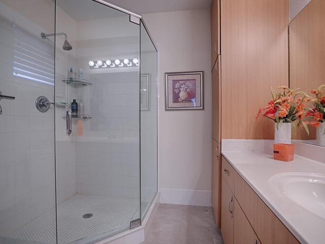Master Bathrom