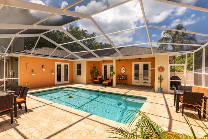Pool with alt view to Lanai