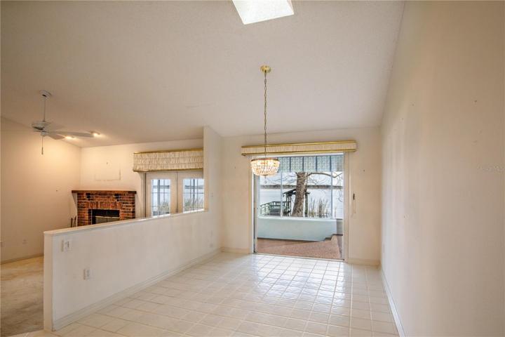 Eat-in Kitchen area overlooking the Family room and Lake Yale