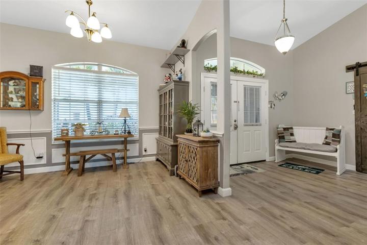 Dining Room - Entryway