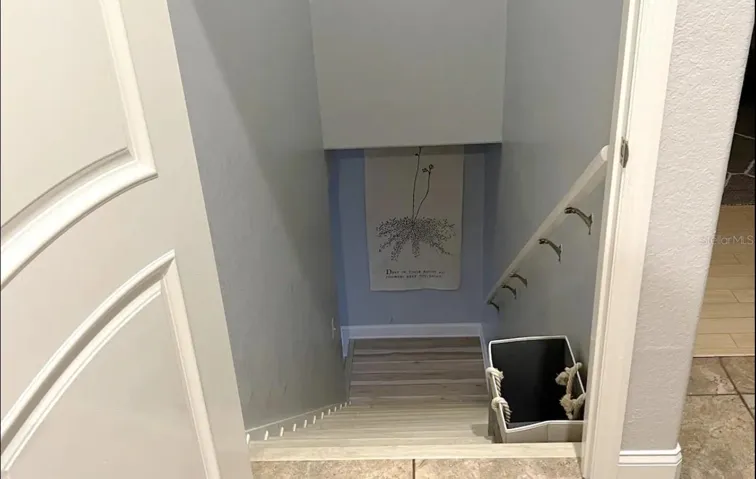 stair going down to pool