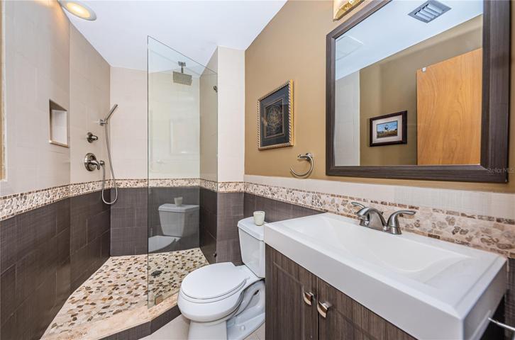 Full bath adjacent to 4th bedroom/office