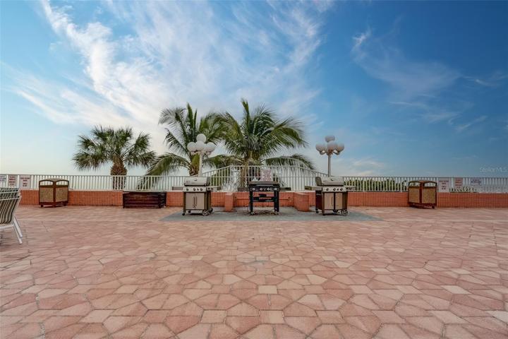 GAS GRILLS OVERLOOKING GULF OF MEXICO