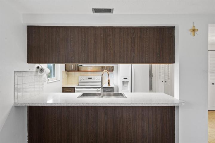 Kitchen with Breakfast Bar