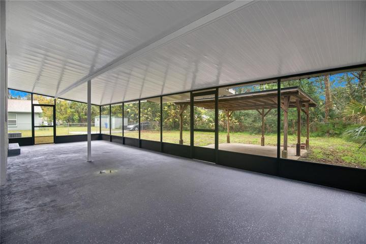 COVERED SCREENED PORCH / LANAI