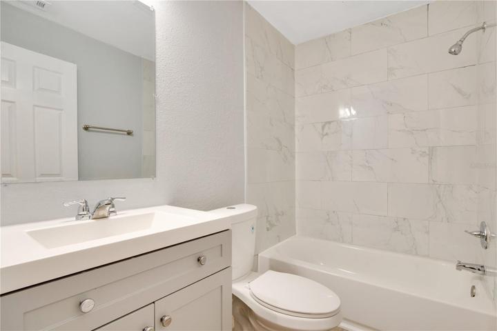 GUEST BATHROOM WITH TUB/SHOWER COMBO