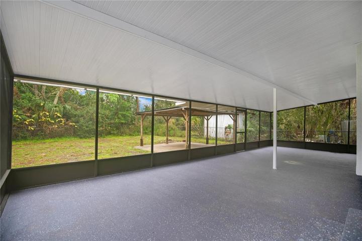 COVERED SCREENED PORCH / LANAI