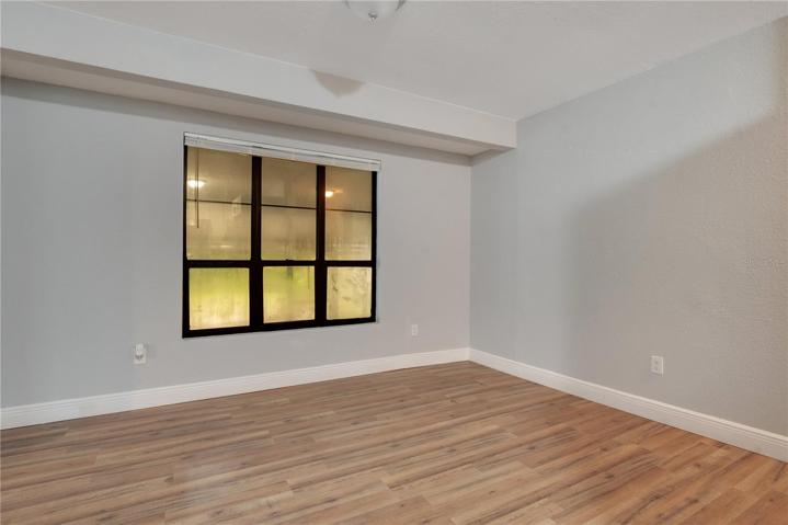DINING AREA UNSTAGED