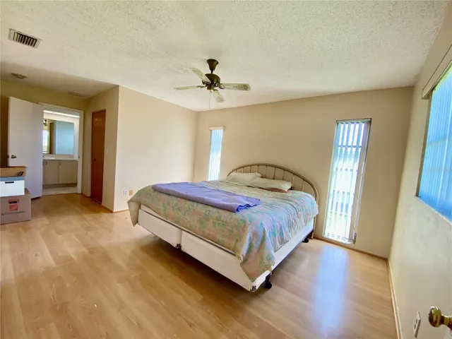Primary bedroom, ensuite, walk in closet