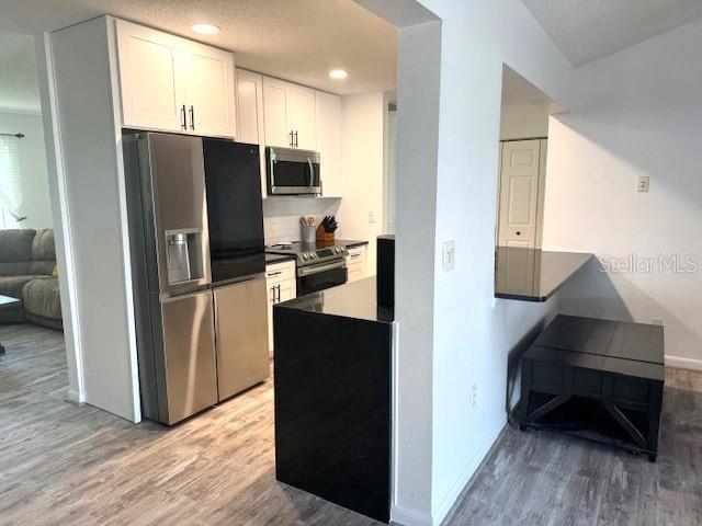 Kitchen and breakfast bar
