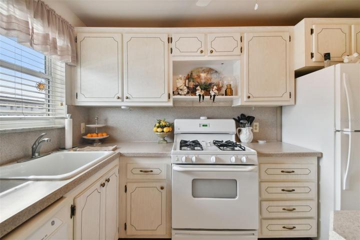 Light and bright Kitchen