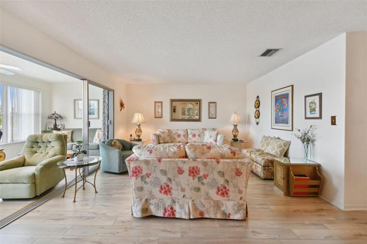 Living Area w/Fl Rm to left