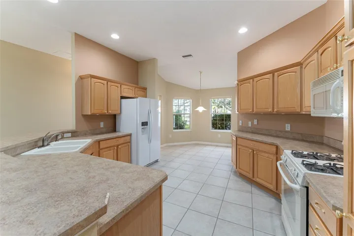 KITCHEN (front) & BREAKFAST NOOK (back)