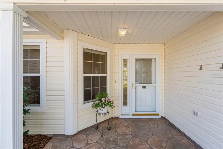 COVERED FRONT PORCH